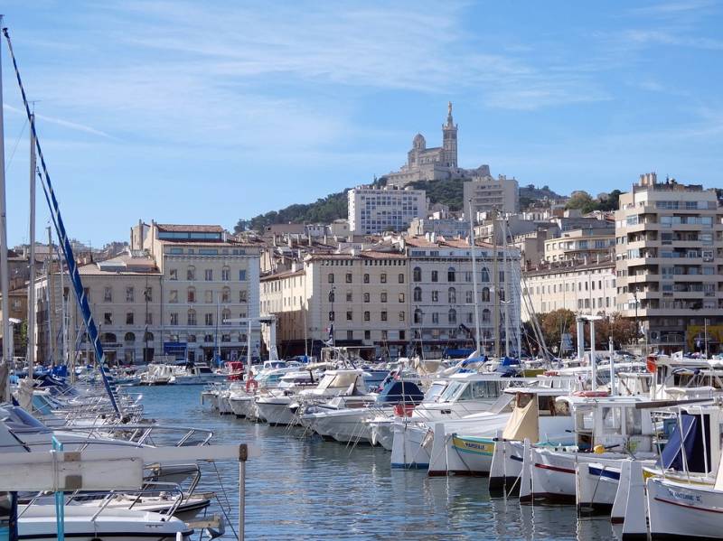 sortie en minibus personne âgée Marseille 13006